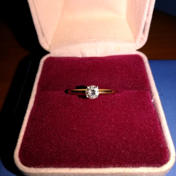 Diamond Solitaire Engagement Ring - Picture 5 of 8
